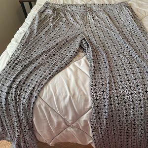 26/28 Lane Bryant Black & White Patterned Pants with Pockets!